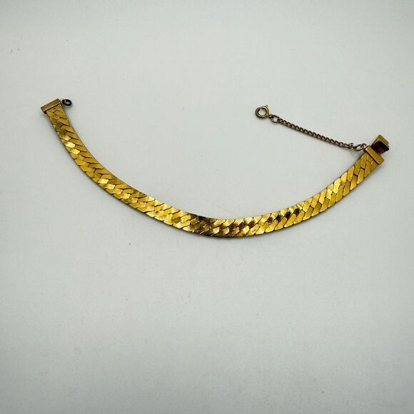 7" Vintage Gold tone metal, thick 7mm herringbone bracelet! - Picture 5 of 9